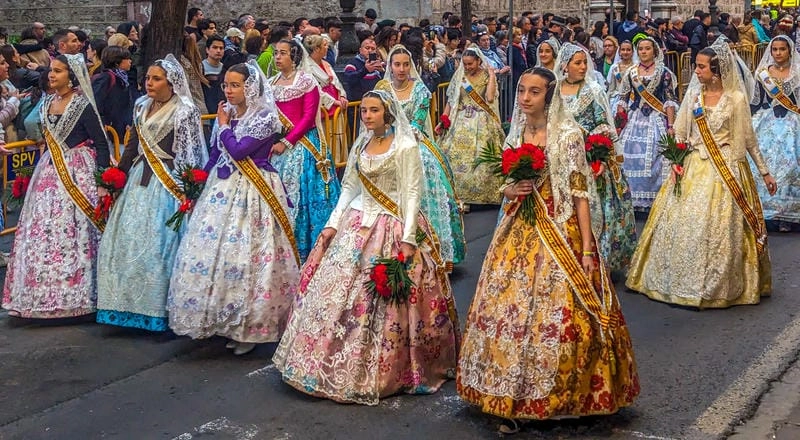 Cười sảng với Las Fallas độc đáo