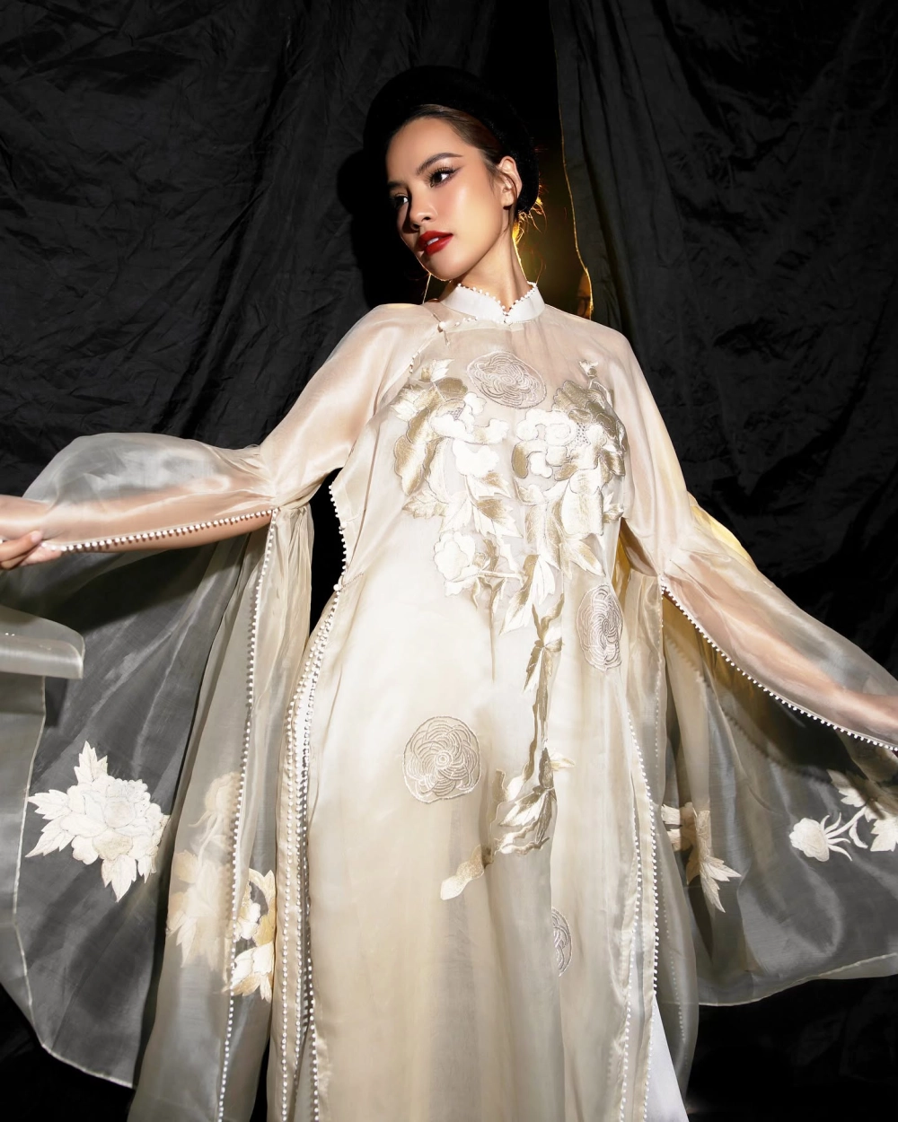 Hoa hậu Phương Lê bao nhiêu tuổi và nhan sắc trẻ trung, xinh đẹp