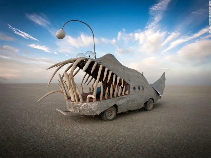 Cười sảng với lễ hội Burning Man hấp dẫn