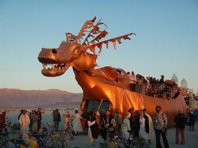 Lạc lối trong lễ hội Burning Man lung linh