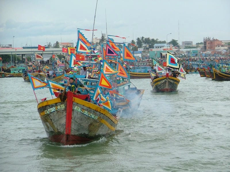 Cười sảng với Lễ hội Cầu Ngư ấn tượng