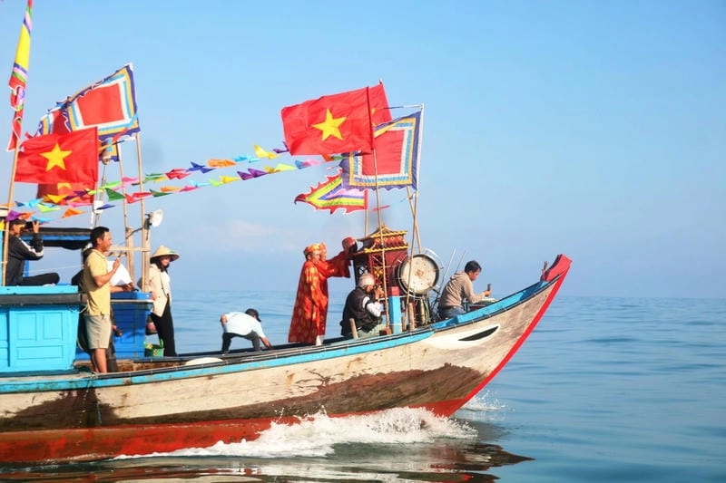 Cùng du ngoạn Lễ hội Cầu Ngư hấp dẫn