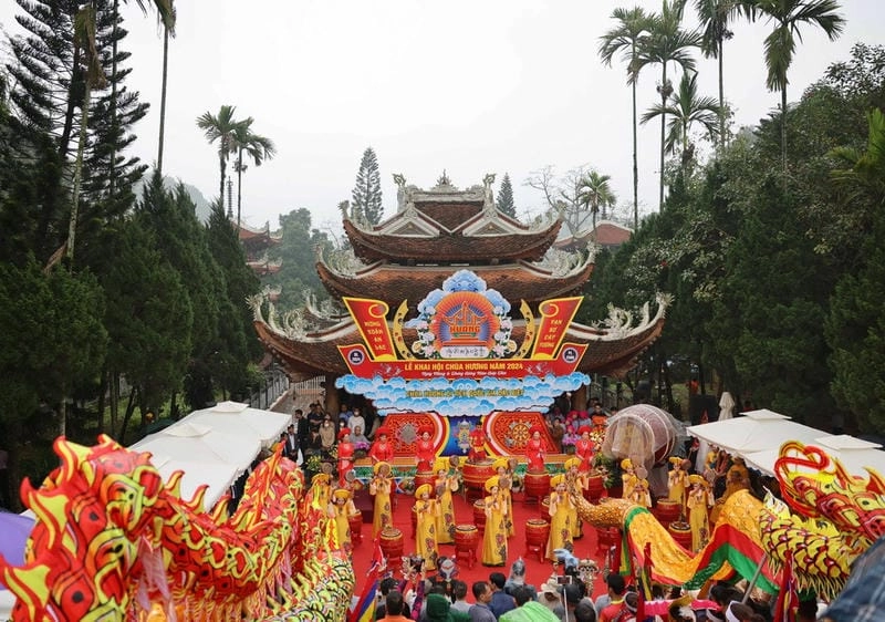 Sưu tầm những bức Lễ hội Chùa Hương hấp dẫn