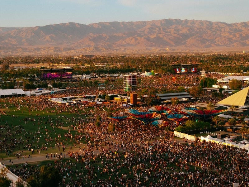 Cười sảng với lễ hội Coachella hấp dẫn