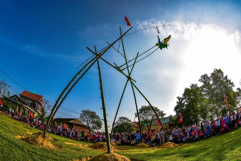 Lạc lối trong lễ hội dân gian lung linh