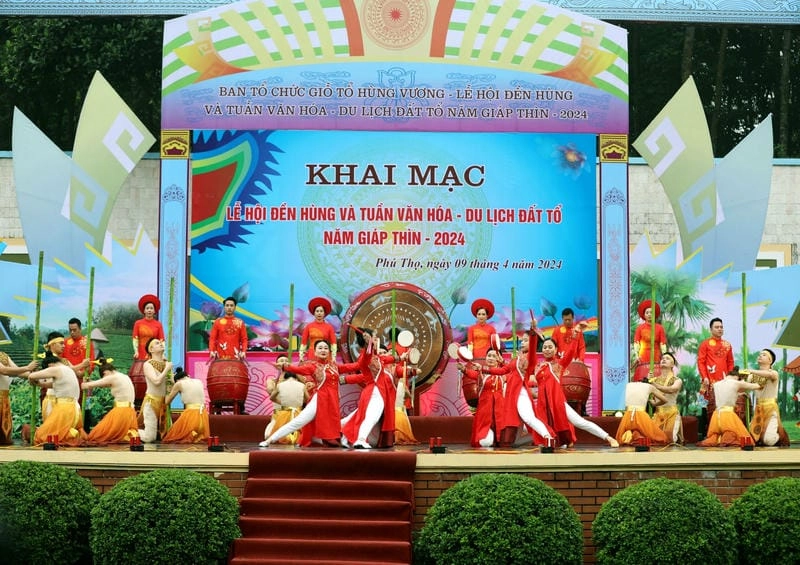 Sưu tầm những bức Lễ hội Đền Hùng sôi động