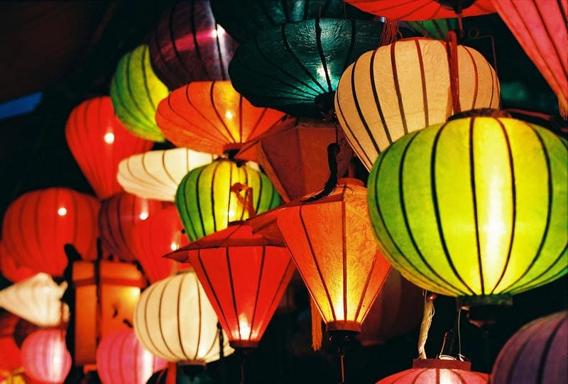 Cười sảng với Lễ hội đèn lồng Hội An độc đáo