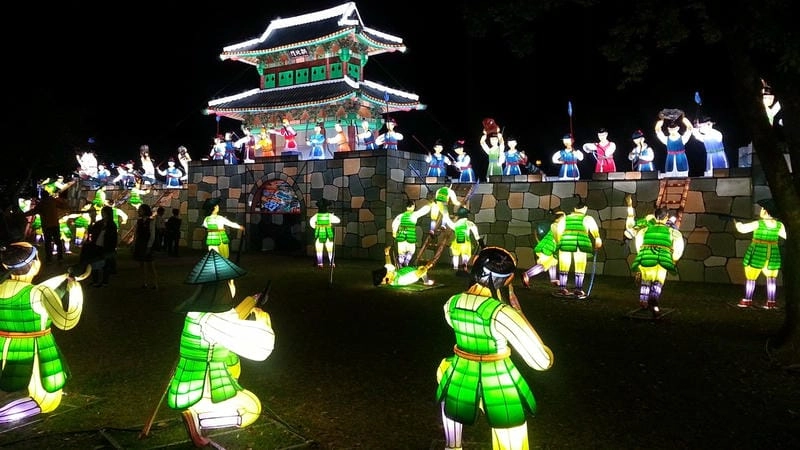 Tìm về lễ hội đèn lồng Jinju nổi bật