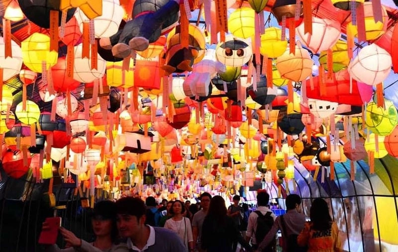 Ngắm nhìn vẻ đẹp lễ hội đèn lồng Jinju đặc sắc