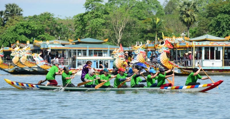 Cùng du ngoạn Lễ hội đua ghe Ngo độc đáo