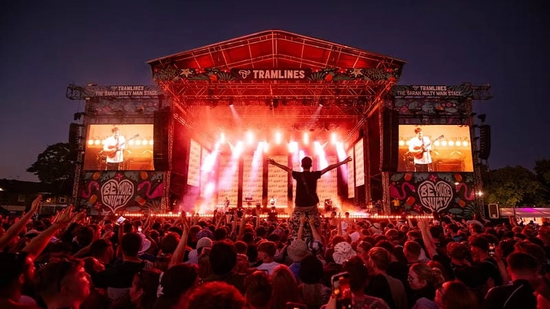 Lạc lối trong Lễ hội Glastonbury lung linh