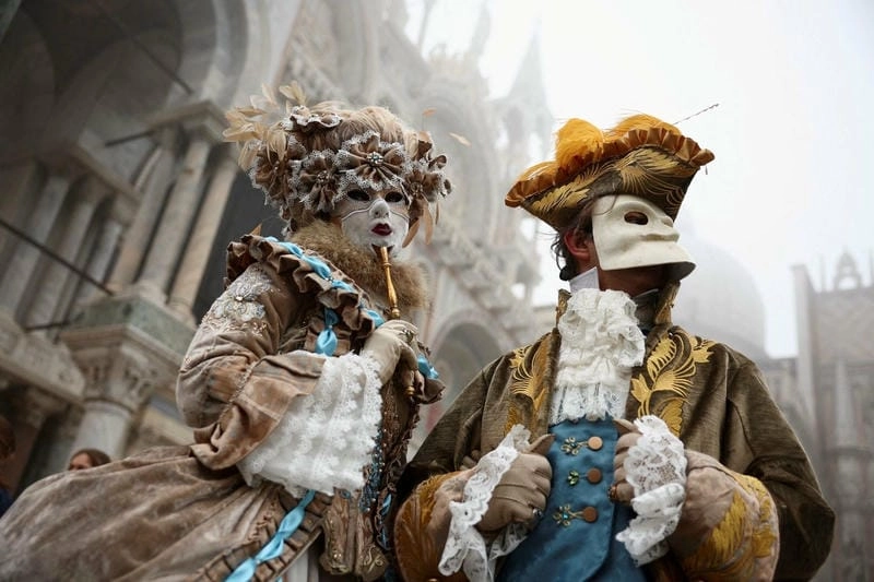 Cười sảng với lễ hội hóa trang Venice truyền thống