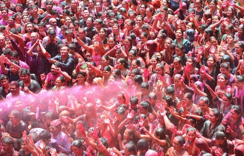Lạc lối trong lễ hội Holi đa sắc màu