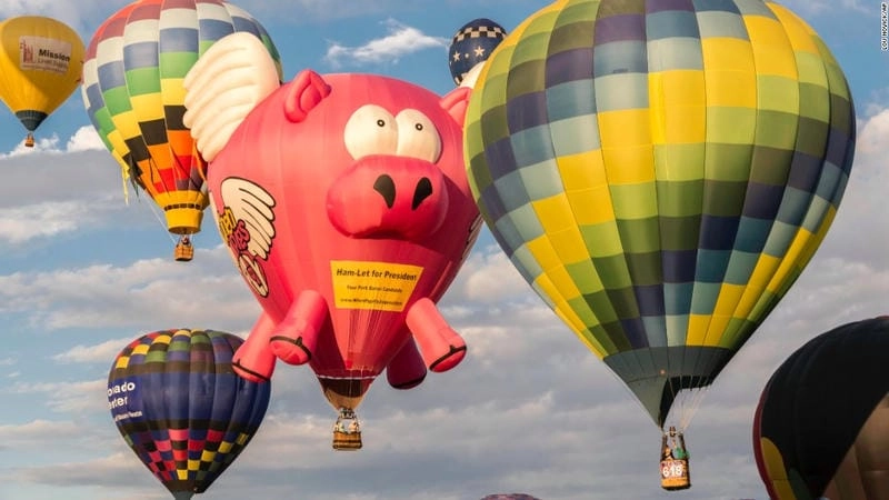 Lạc lối trong lễ hội khinh khí cầu Albuquerque lung linh