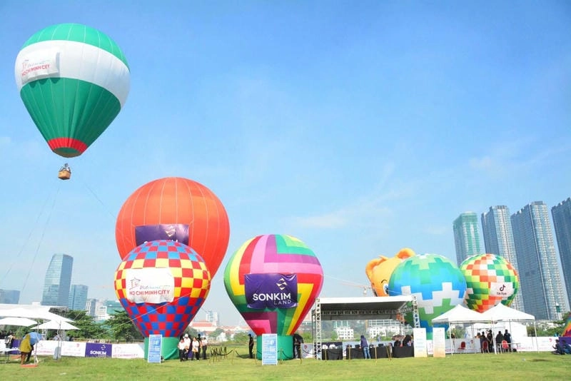 Cùng du ngoạn lễ hội khinh khí cầu hoành tráng