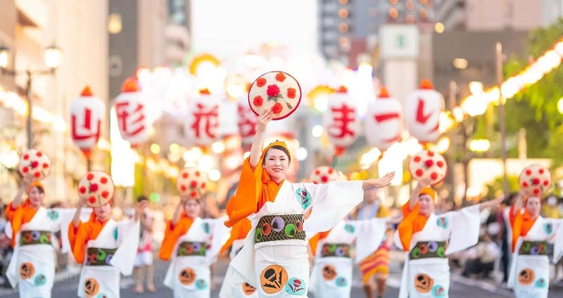 Ngắm nhìn vẻ đẹp lễ hội mùa hè hấp dẫn