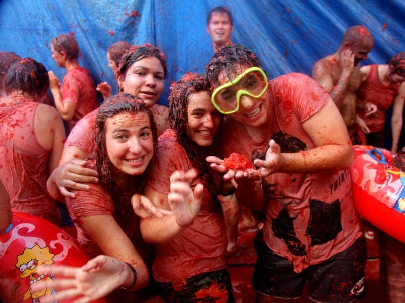 Lạc lối trong lễ hội ném cà chua La Tomatina rực rỡ