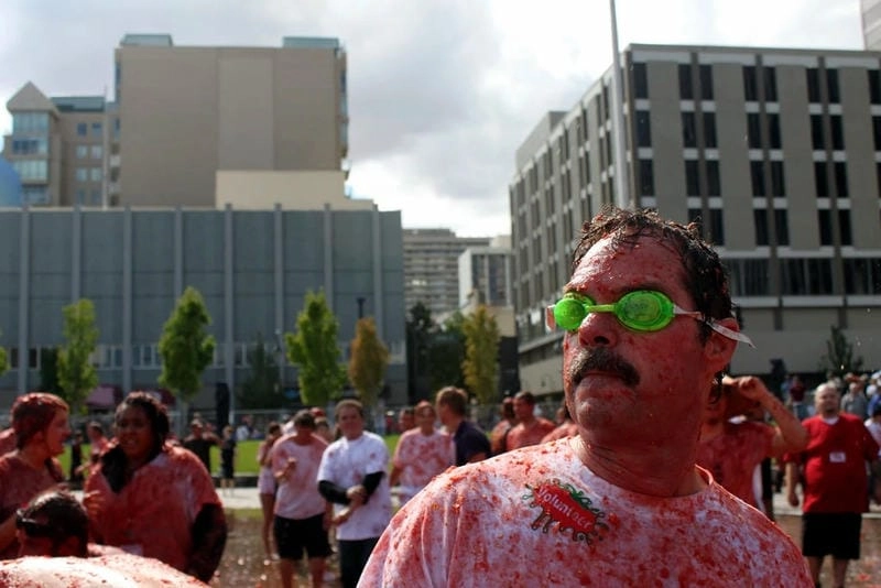 Lạc lối trong lễ hội ném cà chua La Tomatina cuốn hút