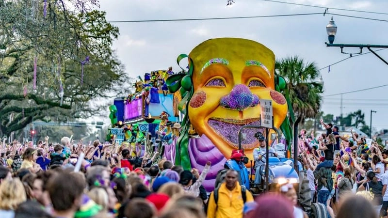 Tìm về lễ hội ngoài trời huyền ảo