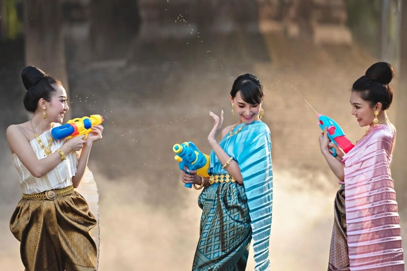 Tìm về lễ hội té nước Songkran độc đáo