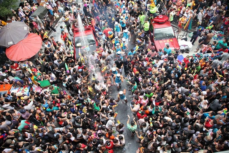 Ngắm nhìn vẻ đẹp lễ hội té nước Songkran truyền thống