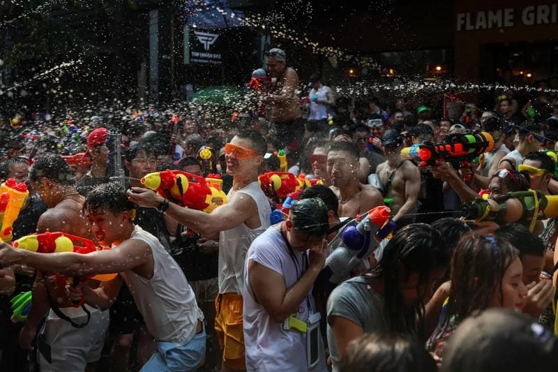 Cùng du ngoạn lễ hội té nước Songkran ấn tượng