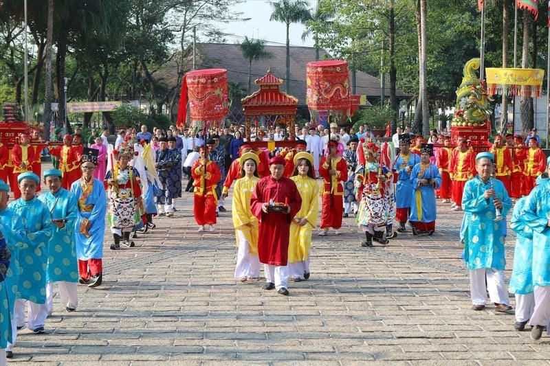 Cùng du ngoạn lễ hội truyền thống lâu đời