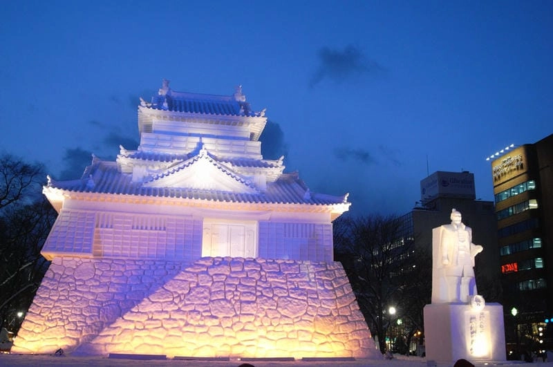 Lạc lối trong lễ hội tuyết Sapporo lung linh