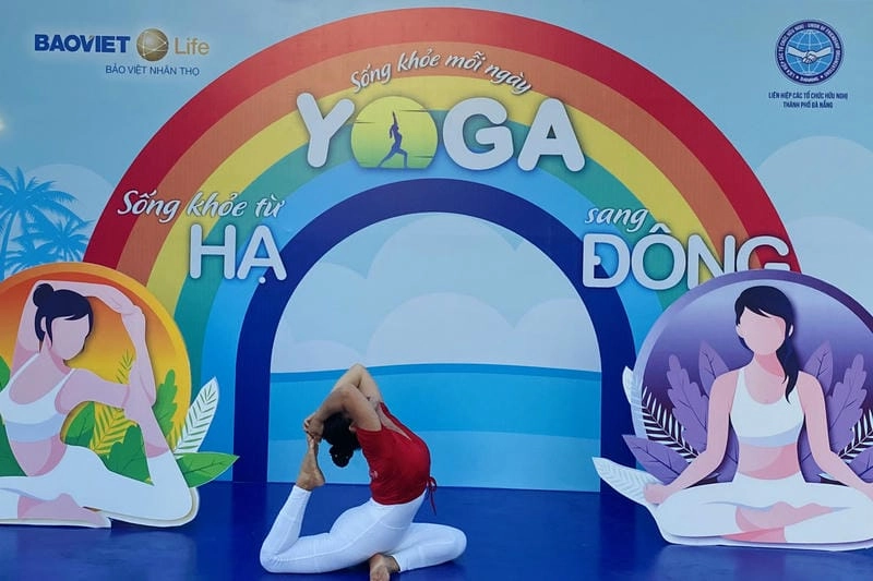 Cùng đắm mình trong lễ hội yoga quốc tế sôi động