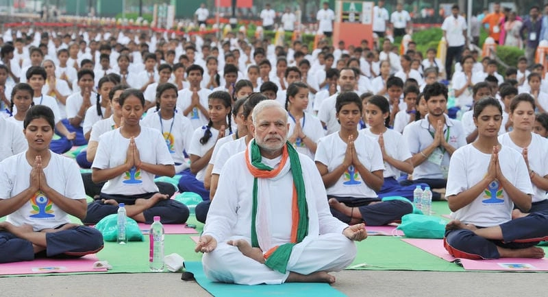 Cười sảng với lễ hội yoga quốc tế độc đáo