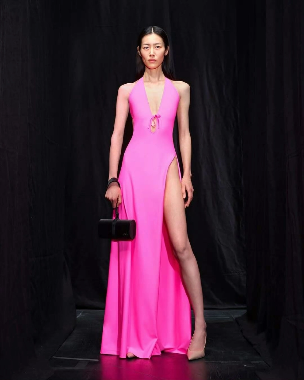 Liu Wen runway và những sải bước đầy quyền lực trên sàn diễn