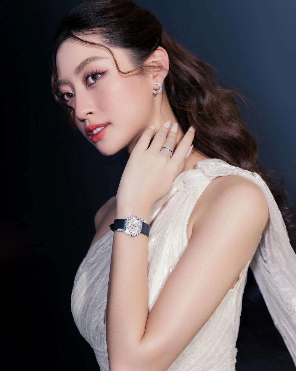 Lương Thùy Linh sinh năm bao nhiêu nàng hậu sinh năm 2000