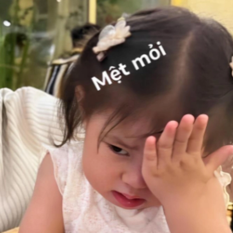 Buổi chiều uể oải chỉ muốn nằm nhà xem quá mệt mỏi meme