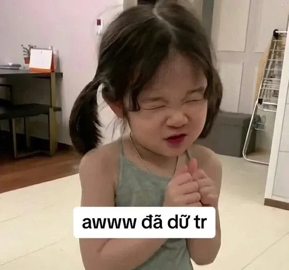 Khi crush nhìn mà chỉ biết meme ngại