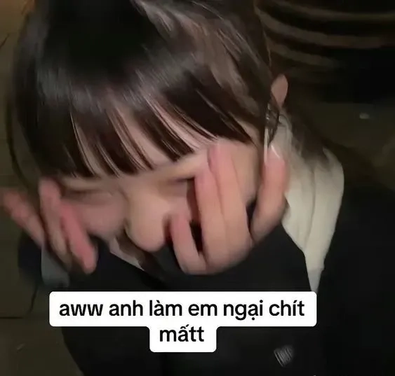 Biểu cảm đáng yêu pha chút bối rối là meme ngại ngùng