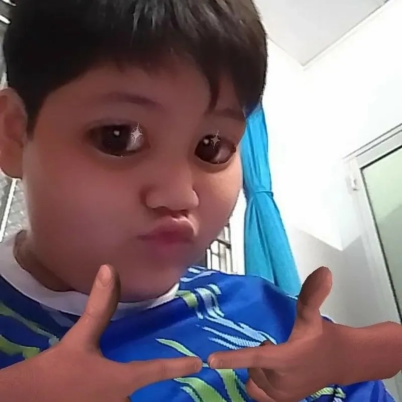 Khi crush nhìn mà đỏ mặt chỉ còn meme ngại qué