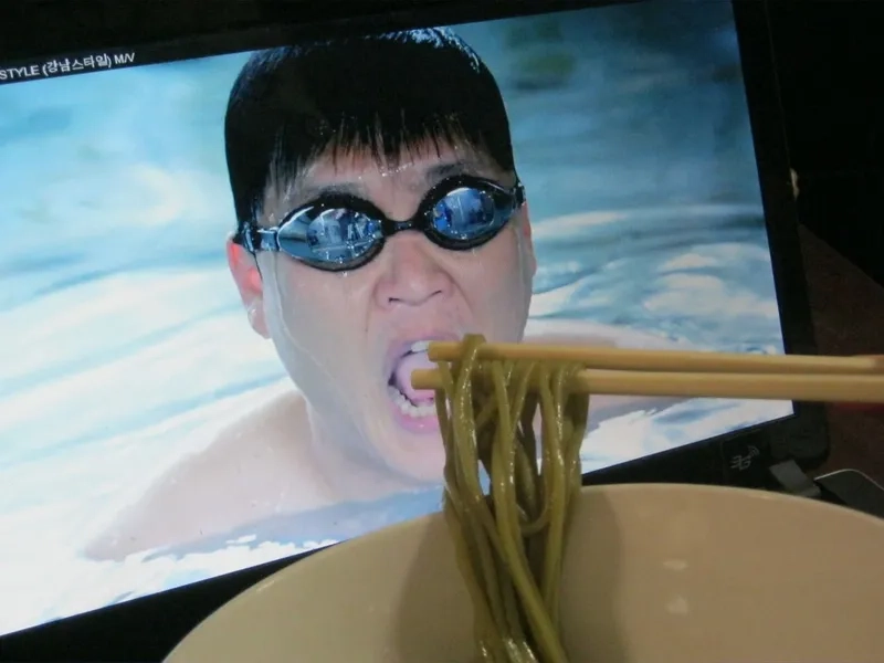 Meme noodles là gì?
