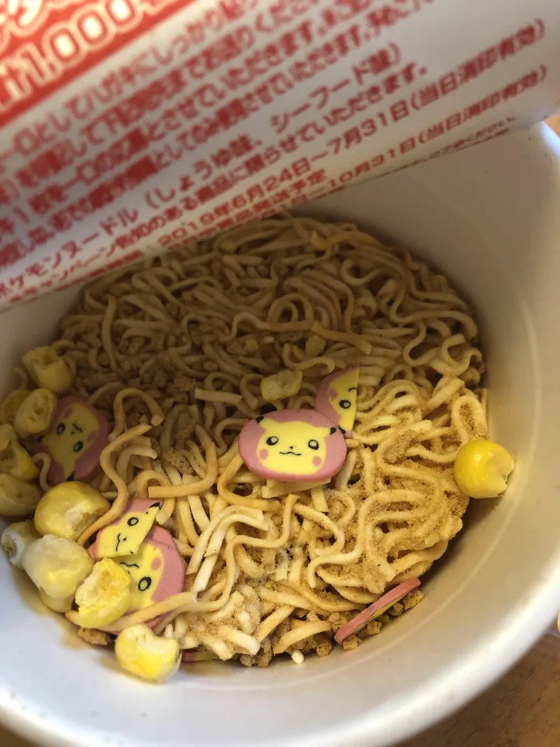 Giải trí cực mạnh với eating noodles meme bá đạo