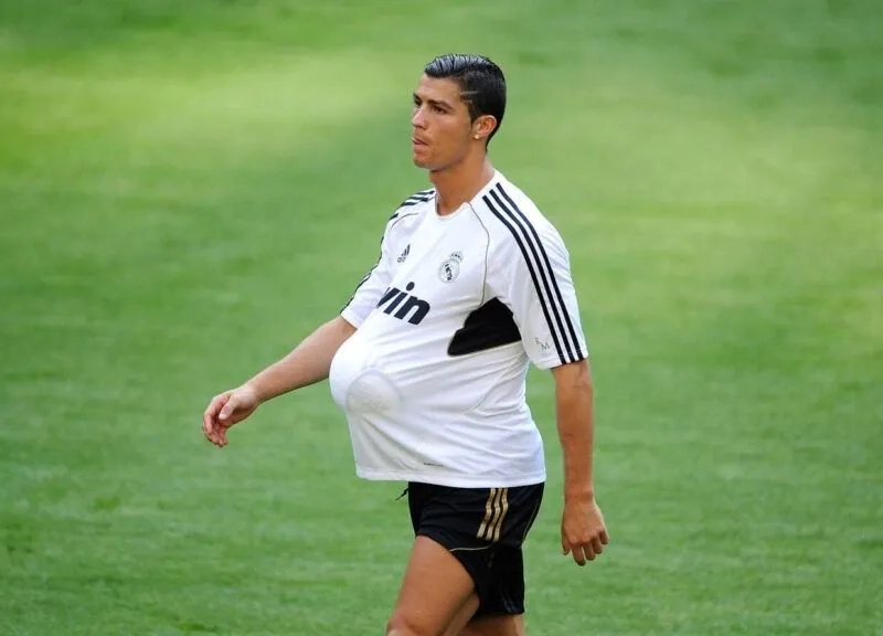 Cười thả ga cùng loạt ronaldo drink meme hot trend