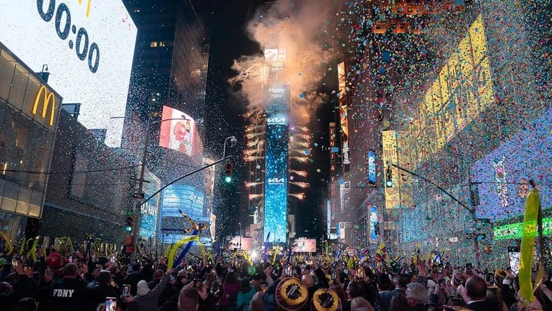 Lạc lối trong New Year's Eve Times Square sôi động