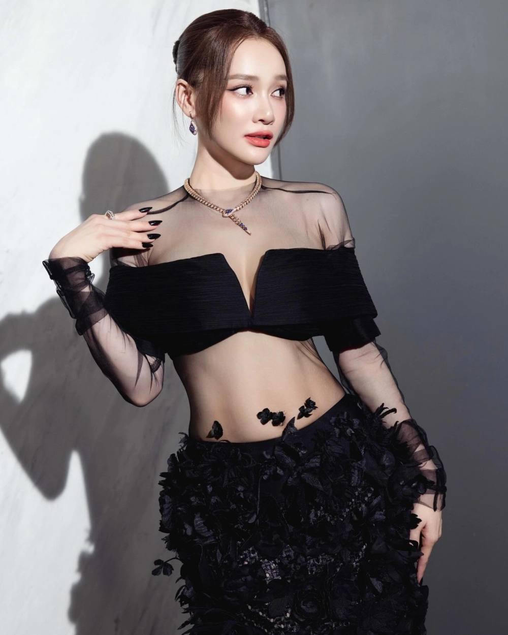 Nhã Phương ca sĩ và những màn trình diễn hiếm hoi trên sân khấu