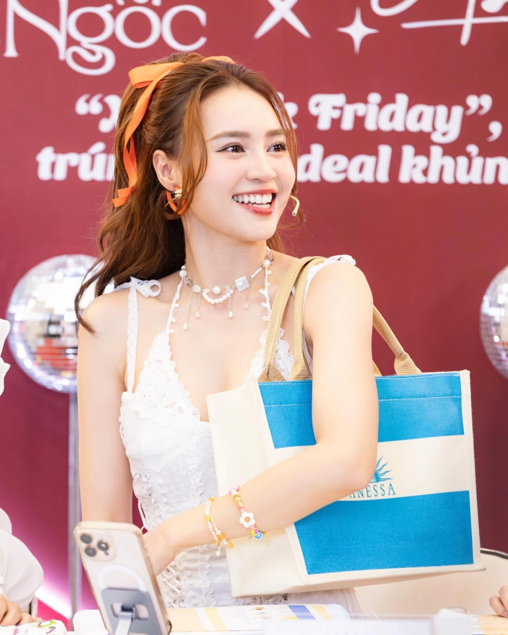Ninh Dương Lan Ngọc bao nhiêu tuổi và nhan sắc trẻ trung, xinh đẹp