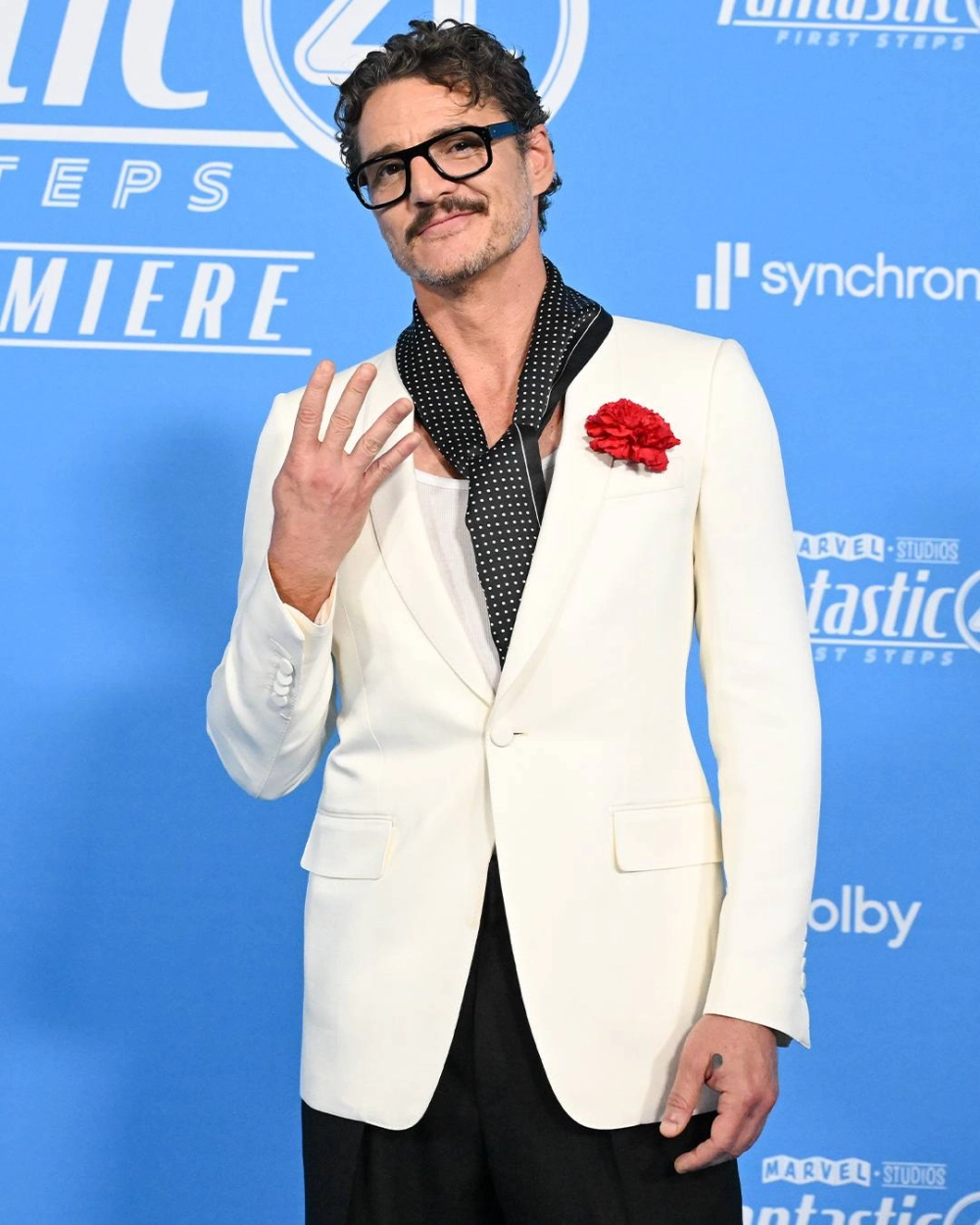 Pedro Pascal young và hình ảnh thời trẻ của nam diễn viên