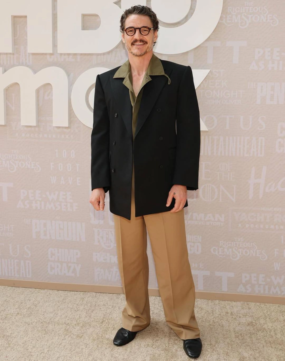 Is Pedro Pascal married câu trả lời là không, anh chưa từng kết hôn
