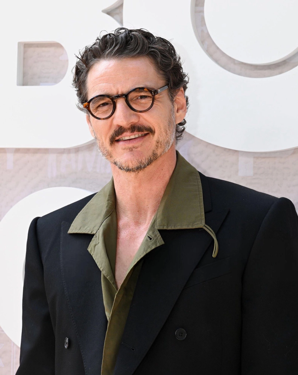 Pedro Pascal age nam diễn viên sinh năm 1975