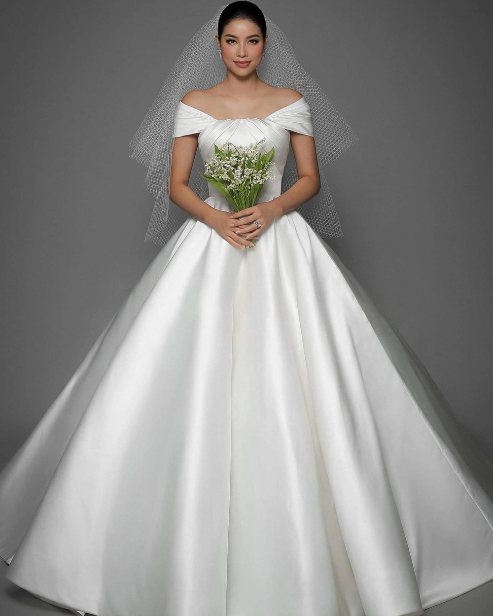 Hoa hau Pham Huong và nhan sắc rực rỡ, quyến rũ