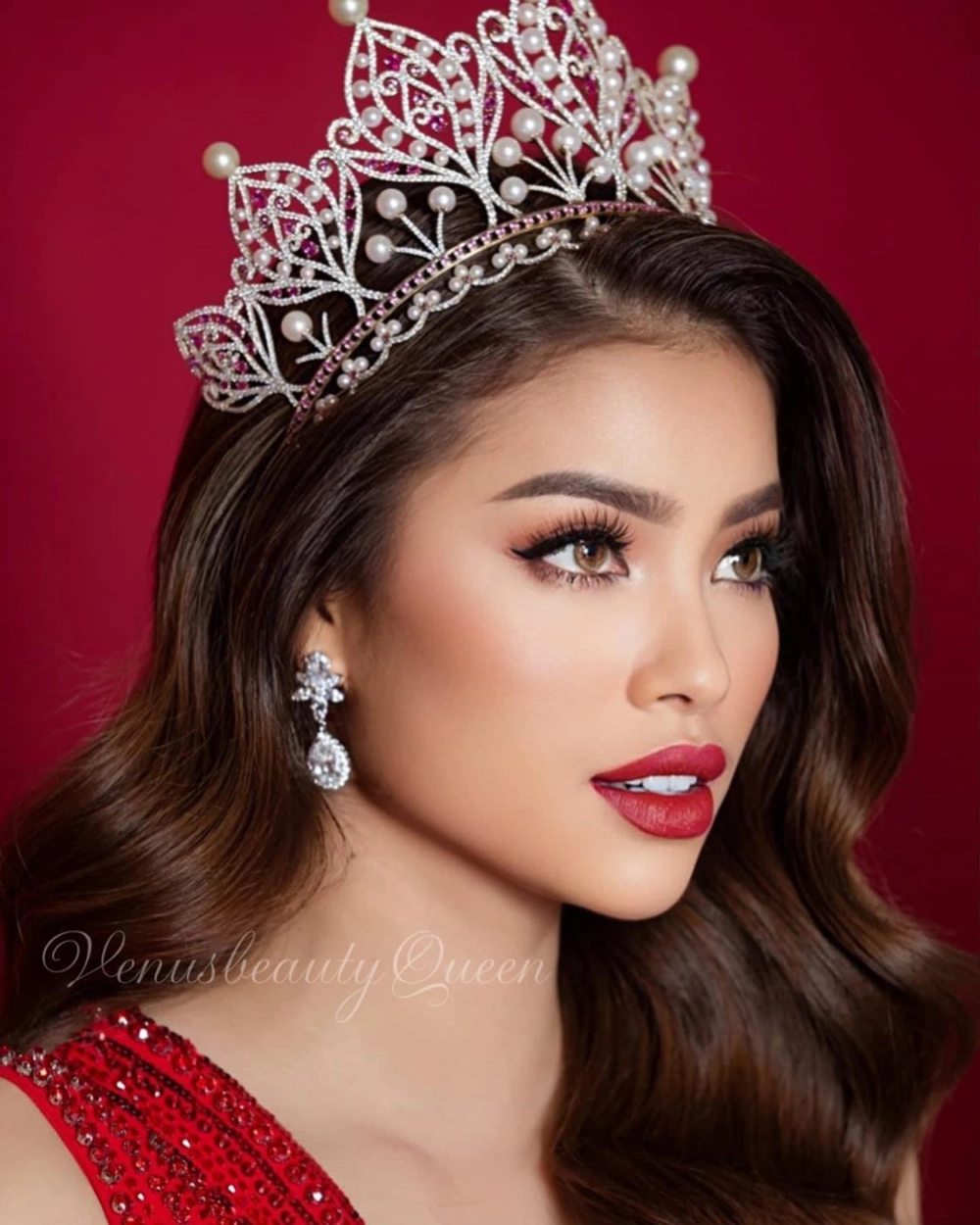 Pham Huong và những tìm kiếm về Hoa hậu Hoàn vũ Việt Nam 2015