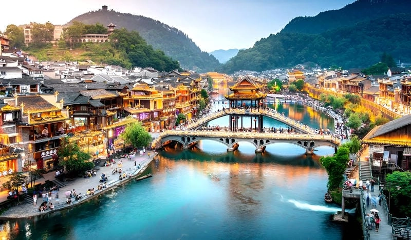 Ngắm nhìn vẻ đẹp Phượng Hoàng Cổ Trấn yên bình
