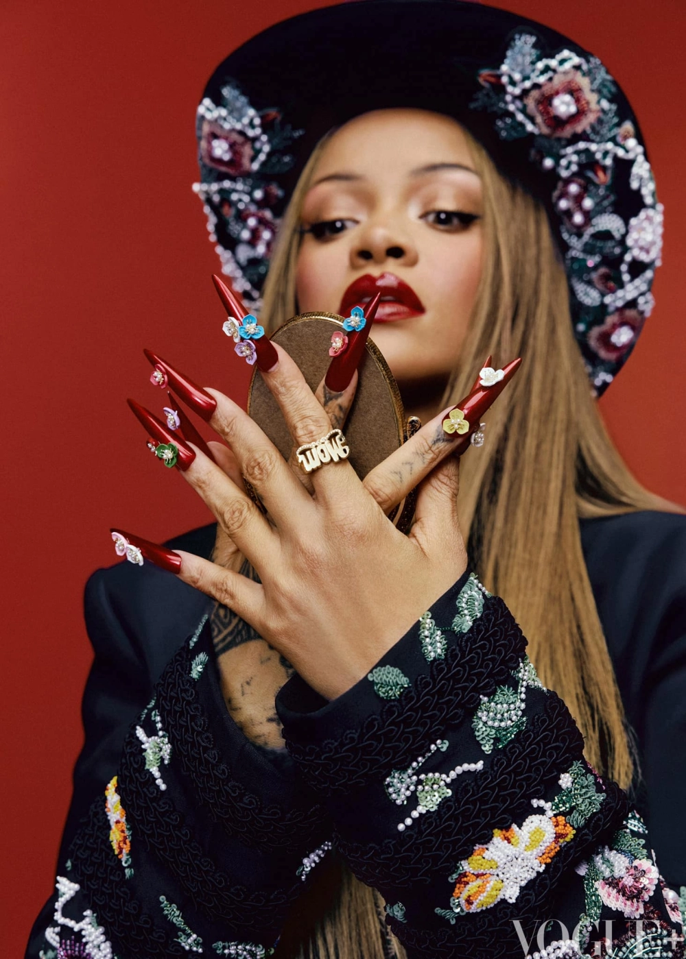 Rihanna biểu tượng âm nhạc toàn cầu và nữ tỷ phú đô la