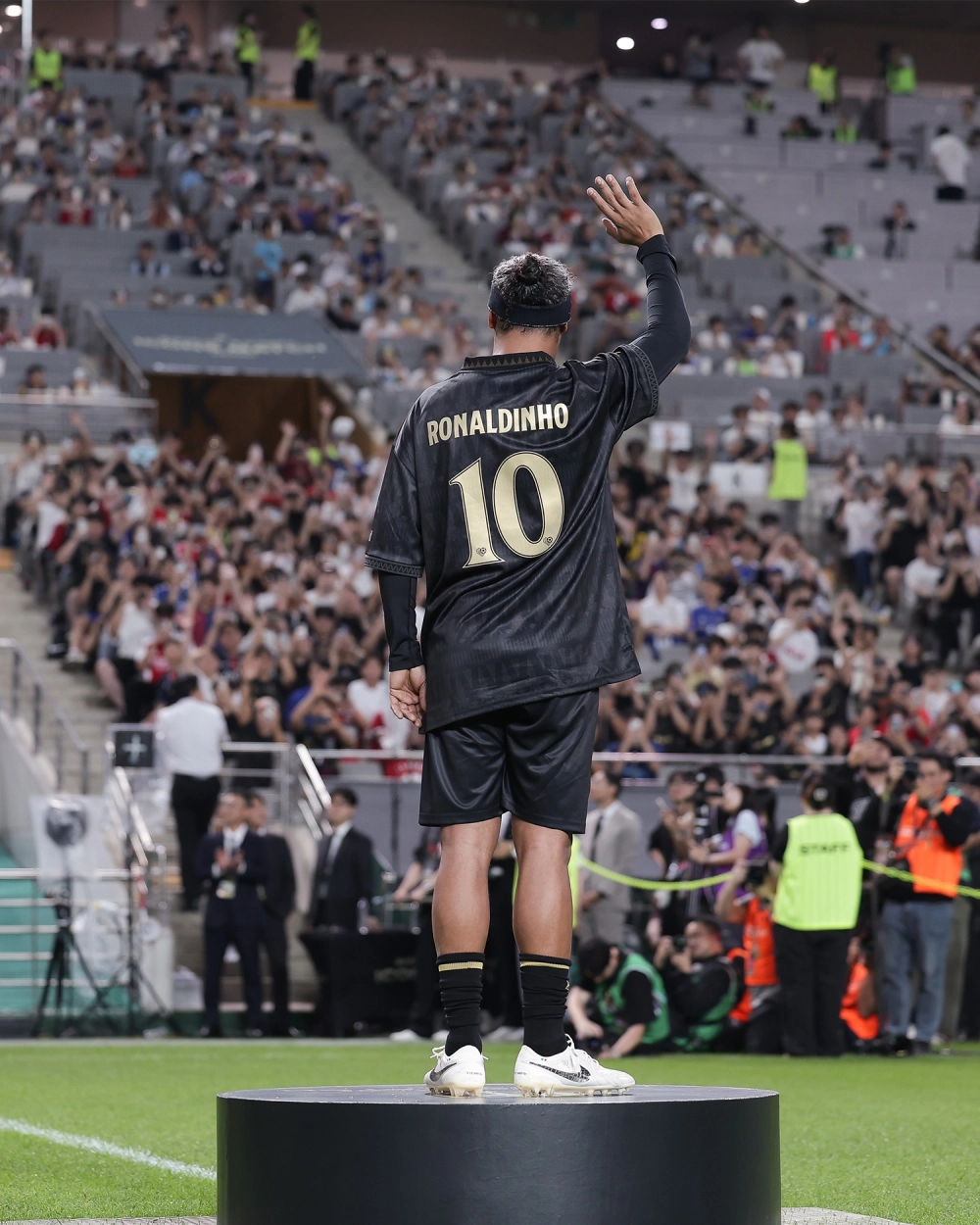 Ronaldinho net worth và khối tài sản của ảo thuật gia